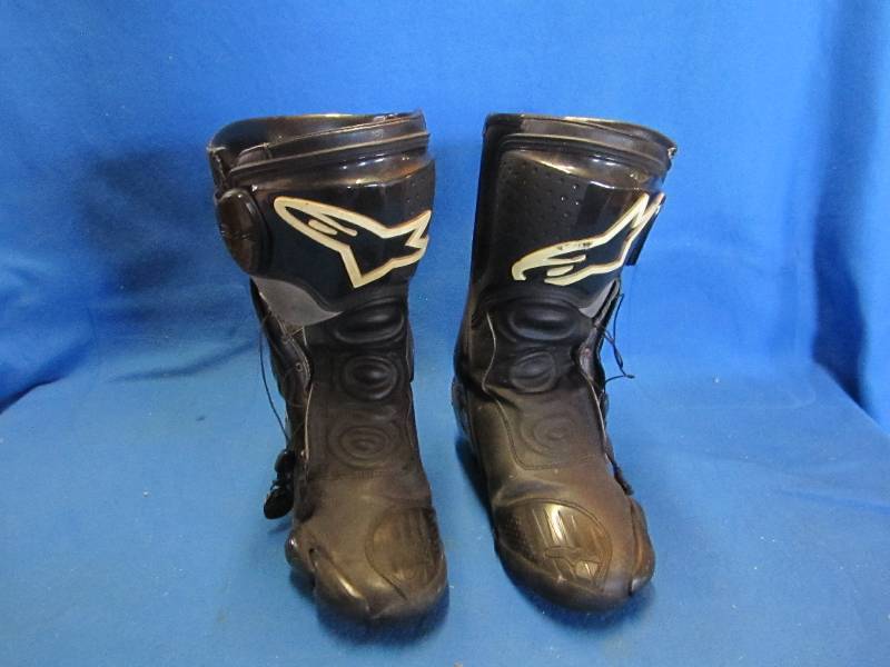 lot 155 image: Used sport shoes...
