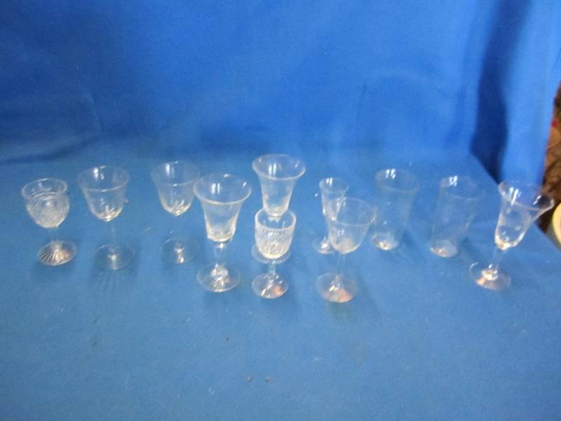 lot 164 image: Mini chalis set...