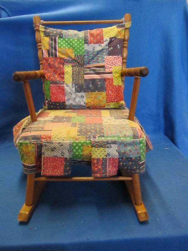 lot 200 image: Small vintage chair...