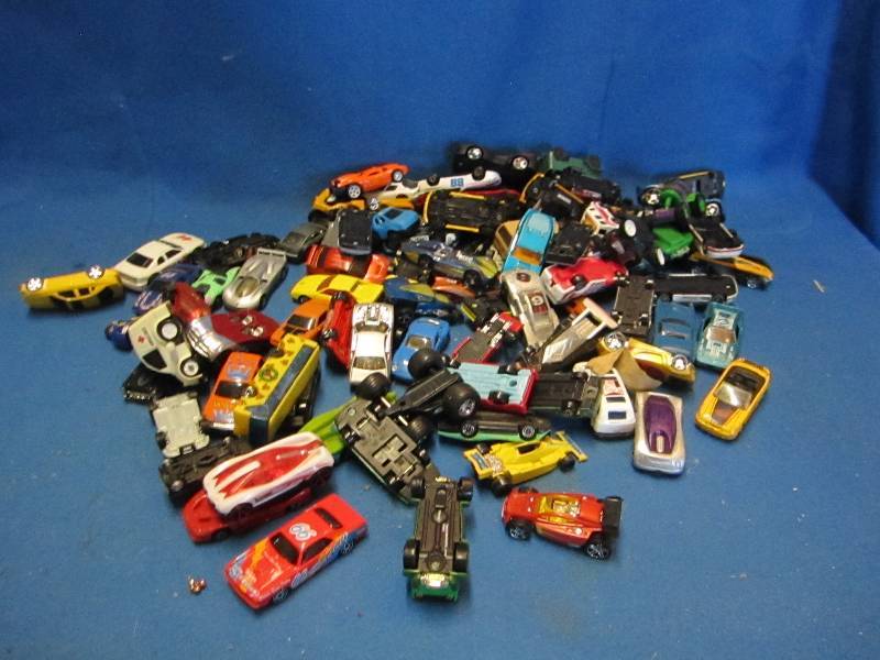 lot 213 image: Large lot of matchbox cars...
