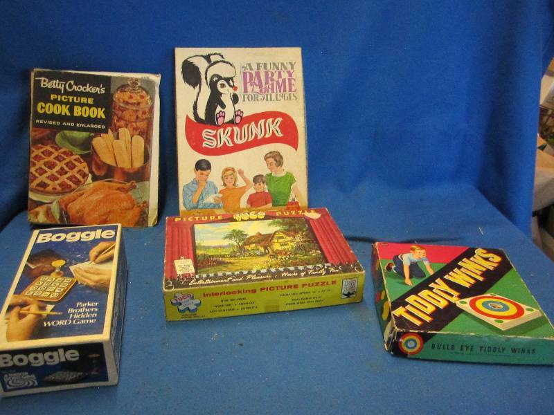 lot 214 image: Lot of vintage games...