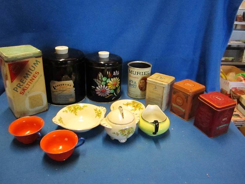 lot 222 image: Lot of vintage tins...