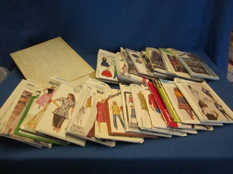 lot 225 image: Lot of sewing patterns...