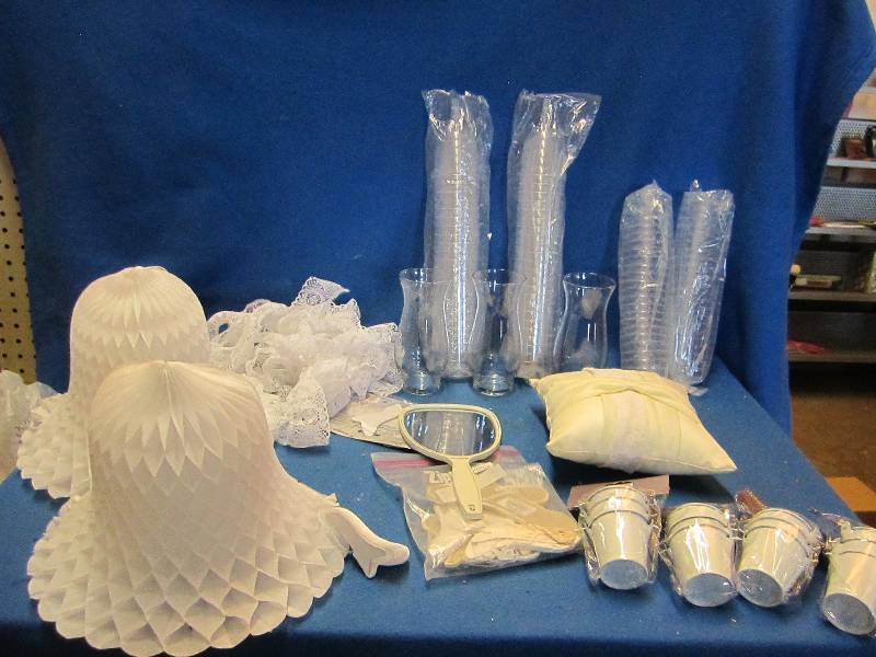 lot 236 image: Lot of wedding dcor...