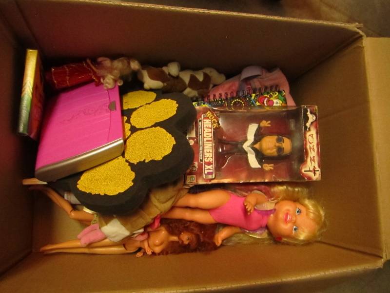 lot 242 image: Lot of collector toys...
