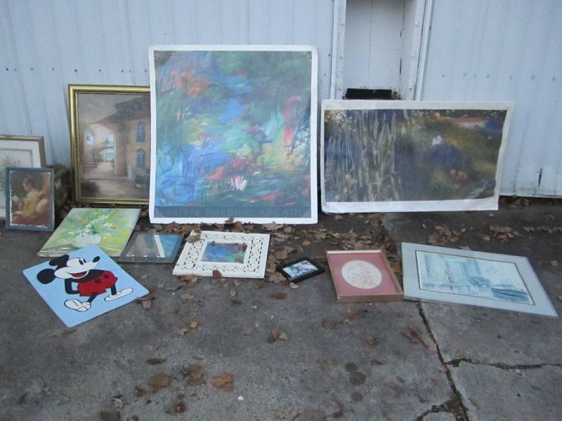 lot 248 image: Large lot of art...