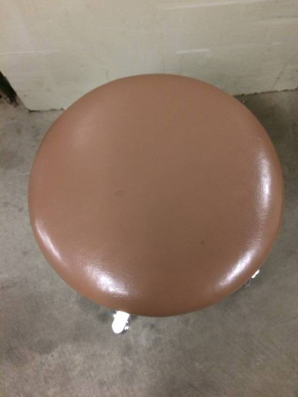 lot 4 image: Hamilton Brown Medical Rolling Stool Excellent Condition