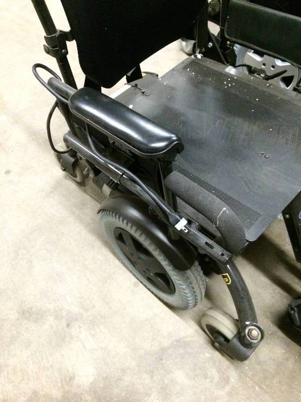 lot 69 image: INVACARE POWER WHEELCHAIR SOLD FOR PARTS & MOTOR - COULD NOT GET IT WORKING AS IT IS MISSING A CONTROLLER