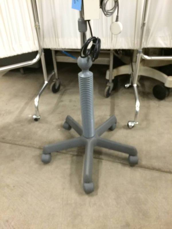 lot 49 image: SOLMED PLUS IR-3000 INFRARED PAIN MANAGEMENT SYSTEM LIGHT LAMP WINTENSITY CONTROL, TIMER & REMOTE - EXCELLENT CONDITION