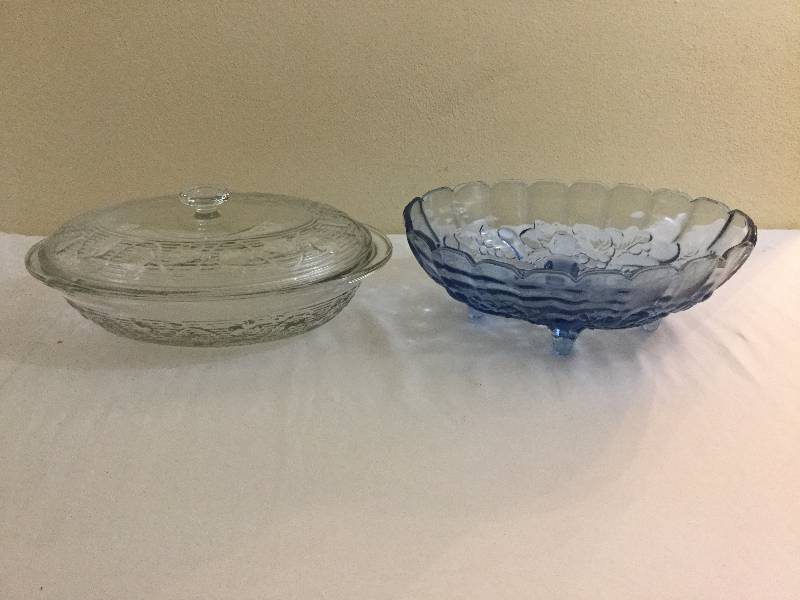 lot 4 image: 2 Glass kitchen items