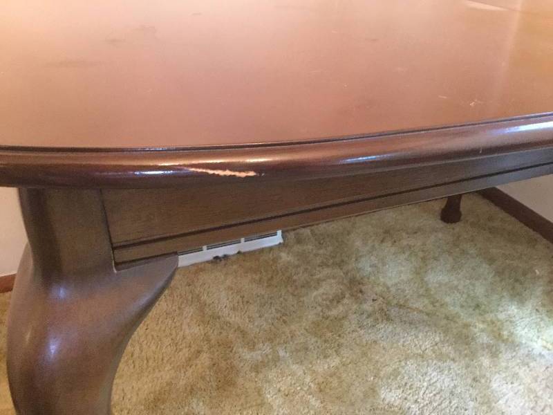 lot 8 image: Dinning room table