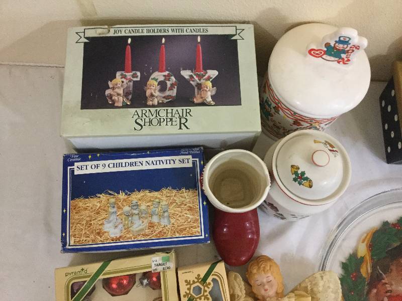 lot 17 image: Christmas Items