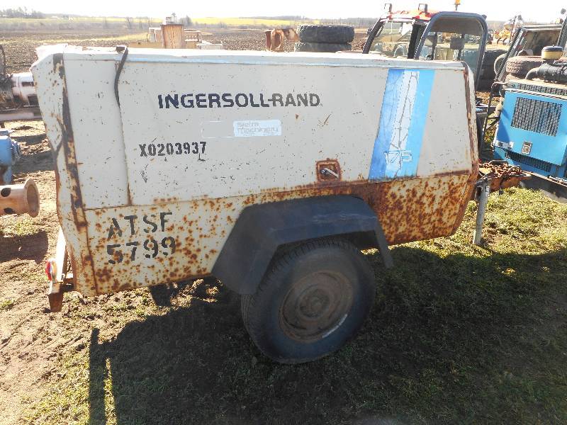 INGERSOLL RAND 175 TRAILER MOUNTED AIR COMPRESSOR - GAS