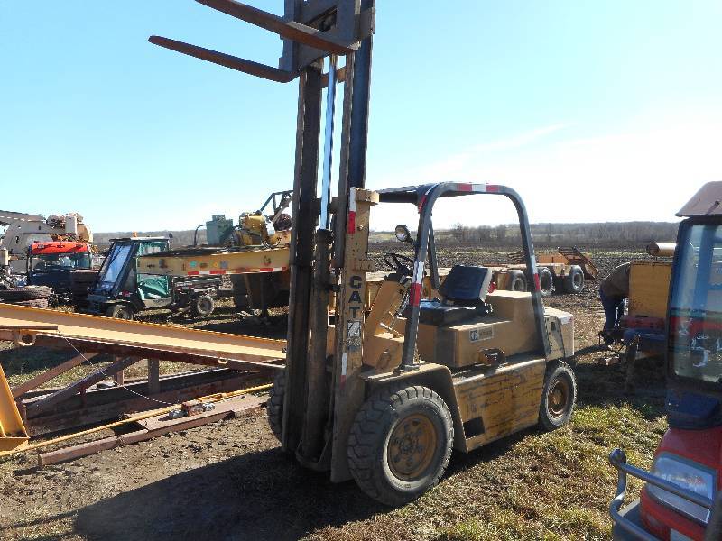 CAT 7000LB DIESEL FORKLIFT