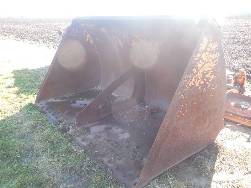 10 LOADER BUCKET