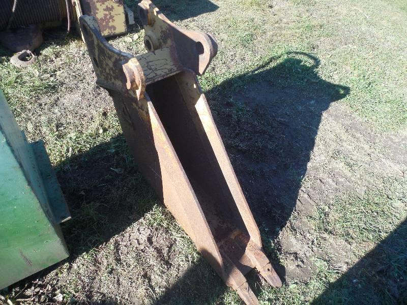BACKHOE BUCKET 9