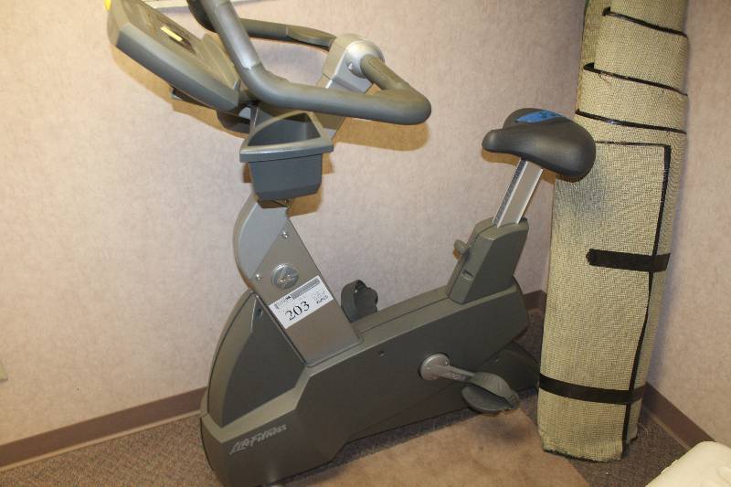 lot 203 image: Life Fitness Exercise Bike