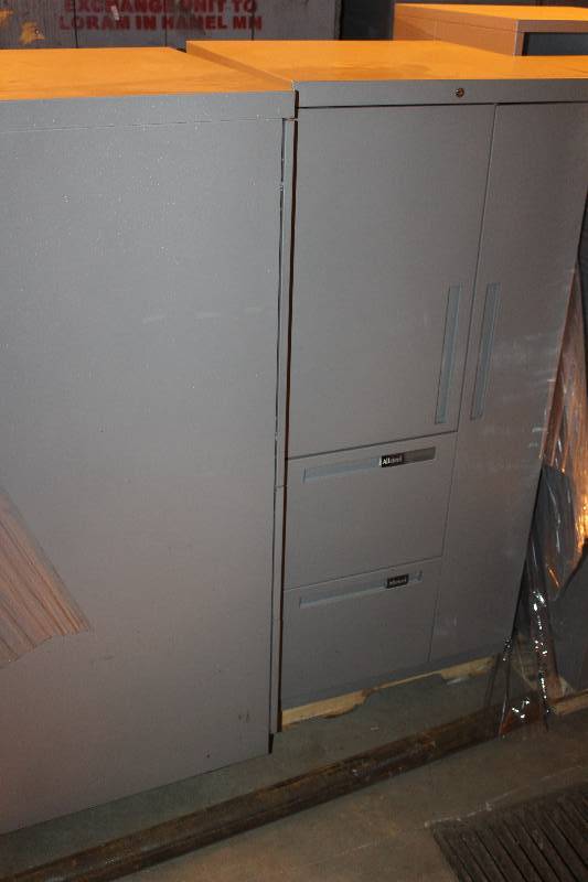 lot 253 image: Pallet Lot of (5) 2-Door 2-Drawer Metal File Cabinet