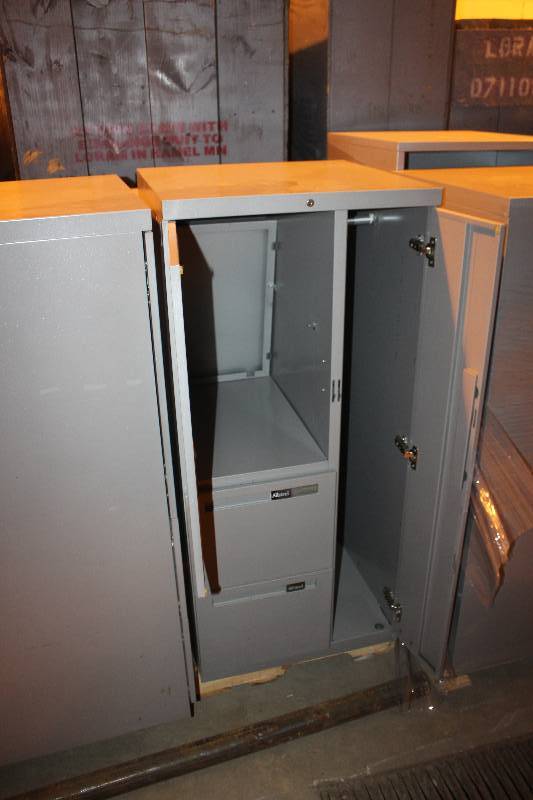 lot 252 image: Pallet Lot of (4) 2-Door 2-Drawer Metal File Cabinet