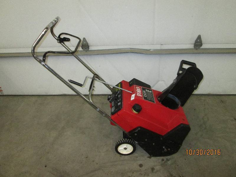 lot 4 image: Toro CCR2000 Electric Start Single ...