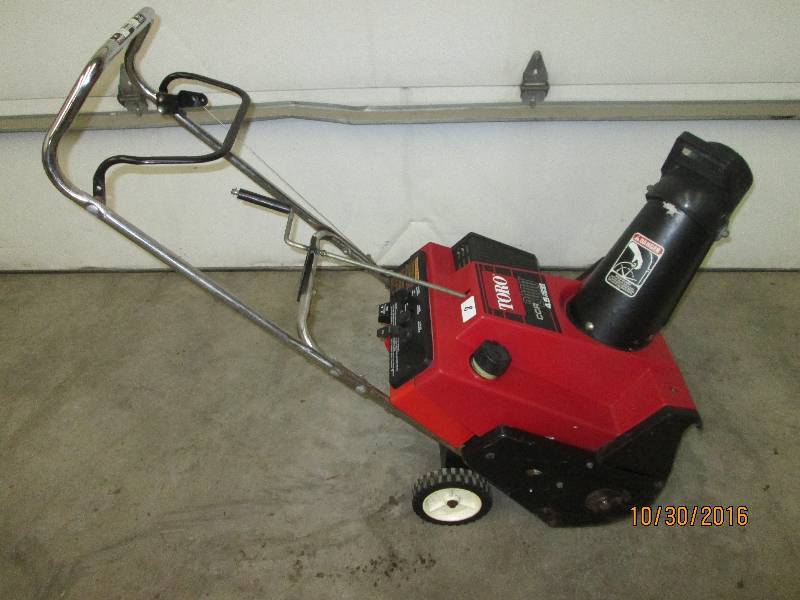 lot 8 image: Toro CCR2000 4.5HP Single Stage Sno...
