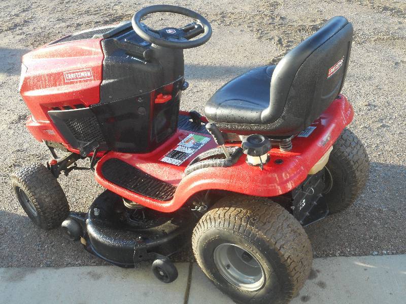 Craftsman T3000 Lawn Tractor, Brigg... LE November Lawn & Snow Equipment KBID