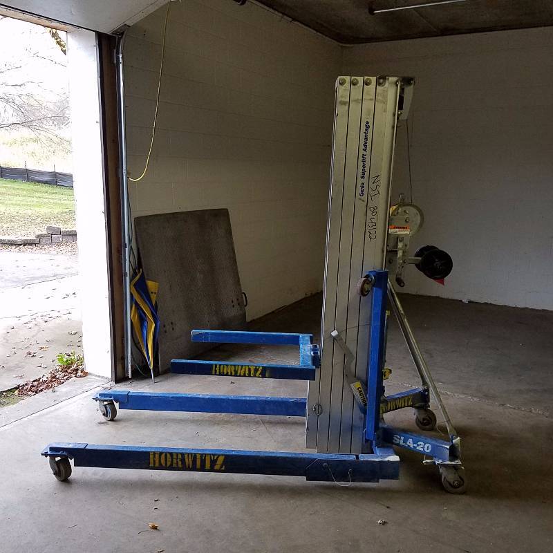 lot 47 image: Genie SLA-20 Material Lift