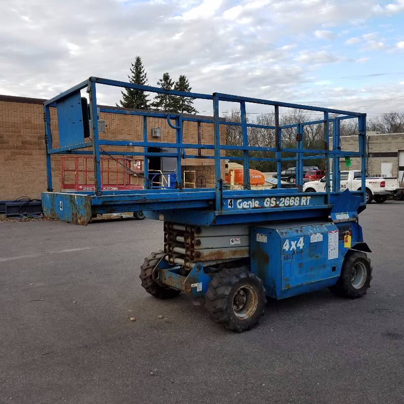 lot 43 image: Genie GS-2668 Gasoline Powered Lift