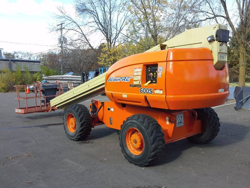 lot 42 image: JLG 600S Telescopic Boom Lift