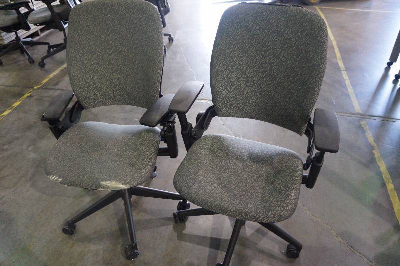 Lot of 2 office chairs