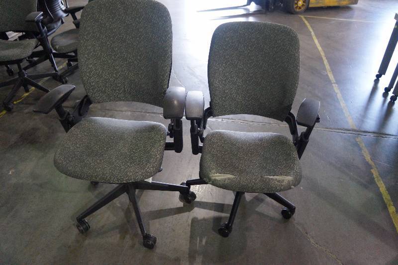 Lot of 2 office chairs
