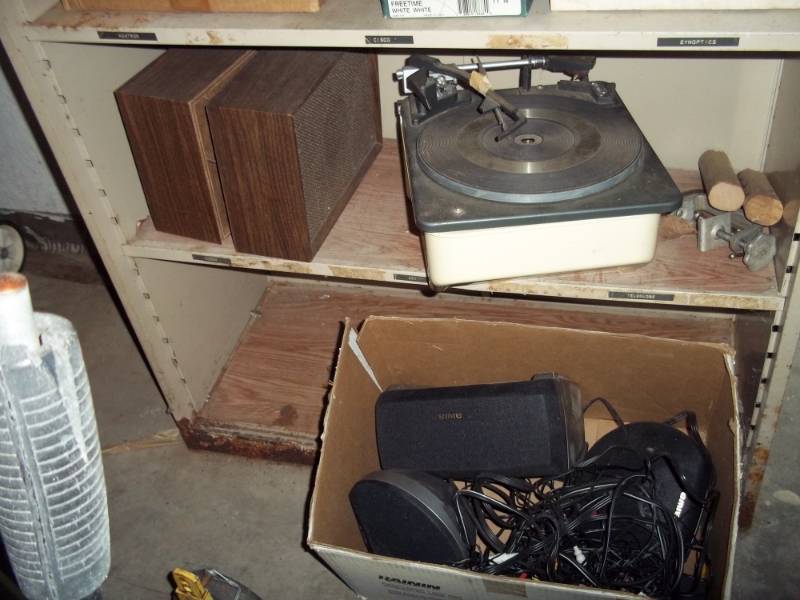 lot 7 image: Vintage Record Player, 2 wood speakers, box of speakers