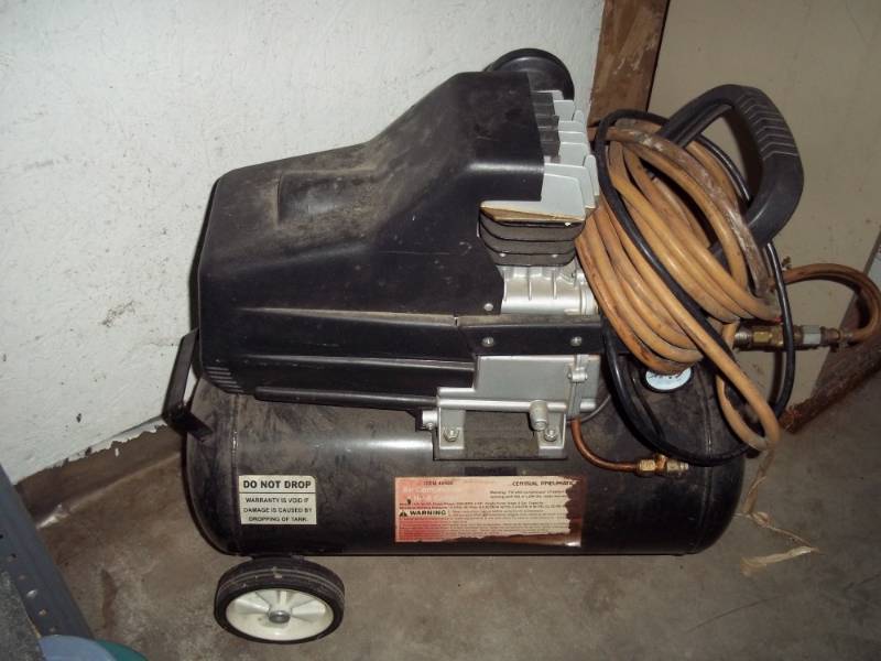 lot 9 image: Air Compressor 8 gal