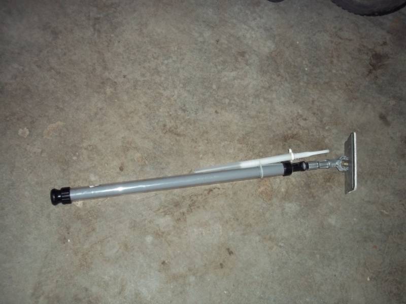 lot 12 image: Paint Stick