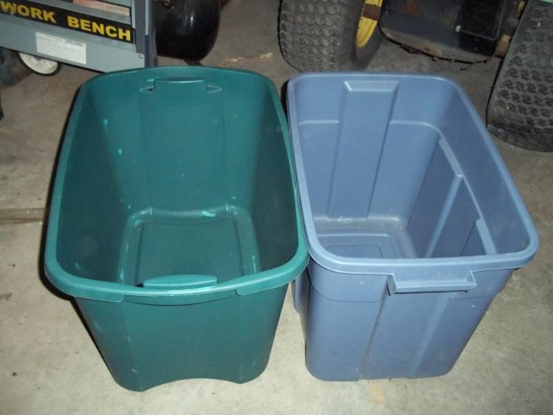 lot 14 image: 2 Totes without covers