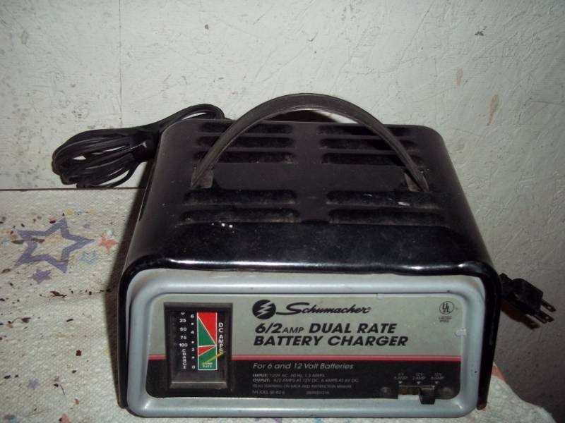 lot 15 image: Dual Rate Battery Charger