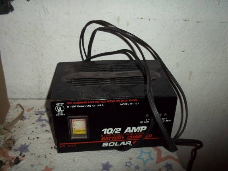 lot 16 image: 102 amp Battery charger