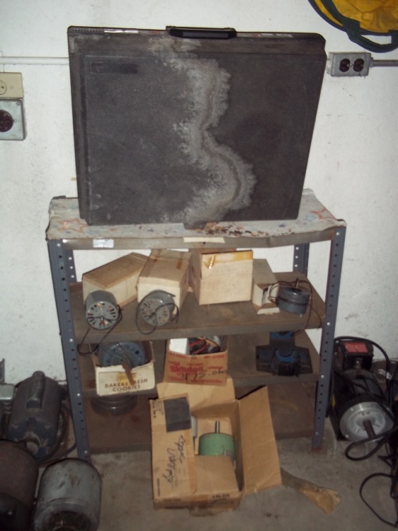 lot 26 image: Metal Shelf includes 7 electric motors & black case