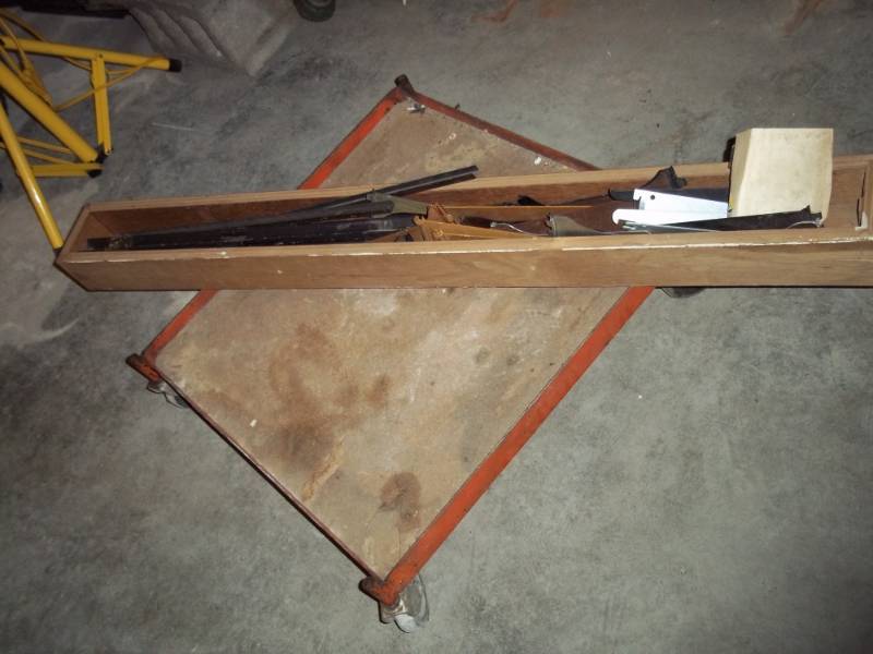lot 31 image: 24 x 24 metal dolly with shelf brackets