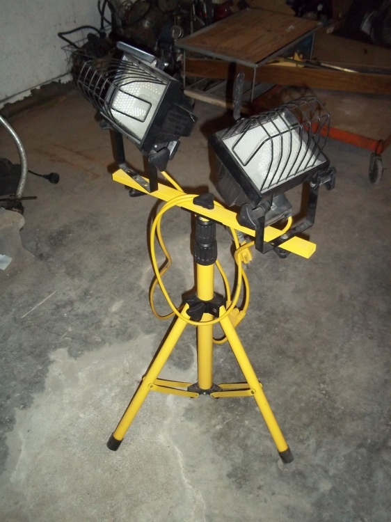 lot 34 image: Double Work Light Stand