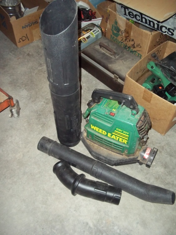 lot 38 image: Weed eater Blower vac