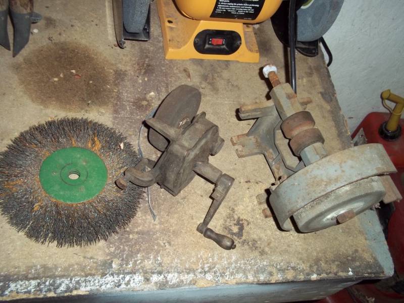 lot 49 image: Hand Grinder, grinding wheel