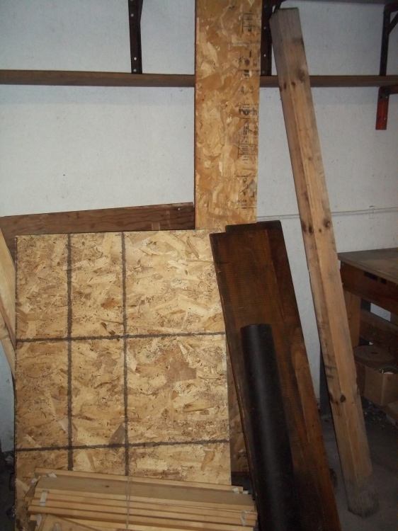 lot 52 image: Lot of Misc Wood includes 4x4 & tar paper