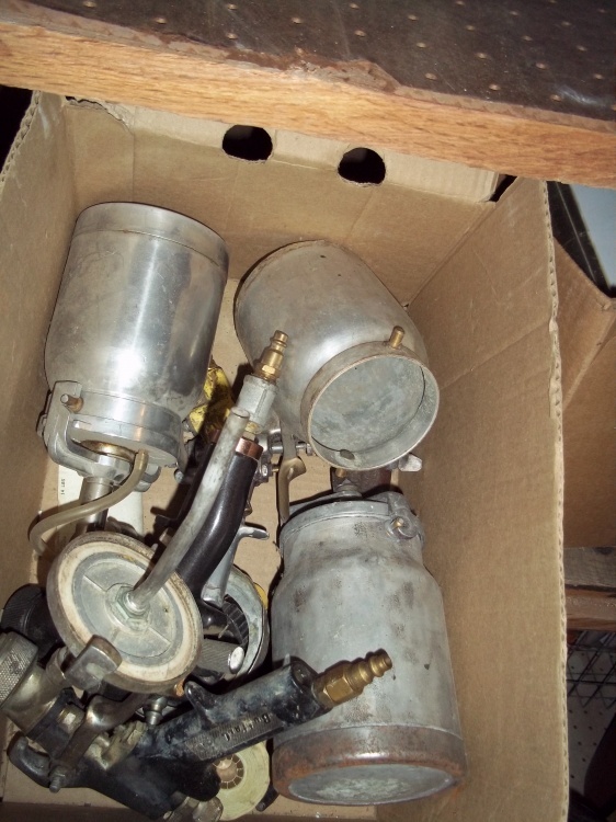 lot 71 image: Box of Spray painting guns