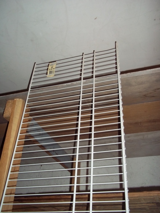 lot 75 image: Wire shelving 8 x 16