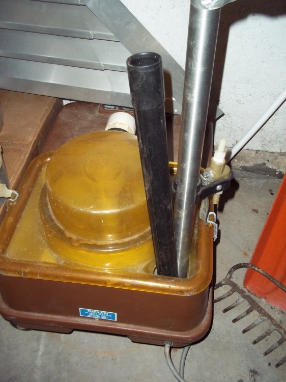 lot 80 image: Carpet Shampoo Machine