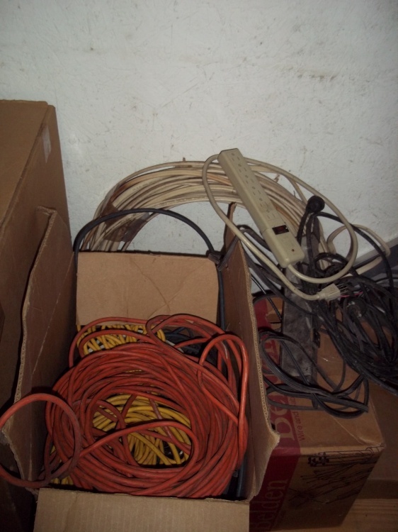 lot 85 image: Lot of Electrical cords