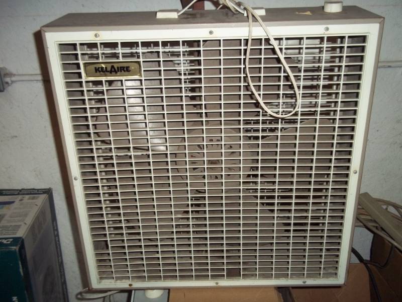 lot 90 image: Box Fan
