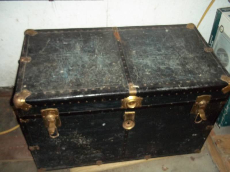 lot 95 image: Large Trunk