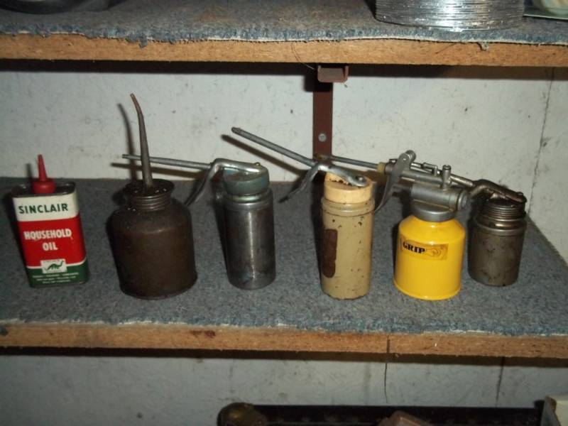 lot 99 image: Lot of 6 oil cans